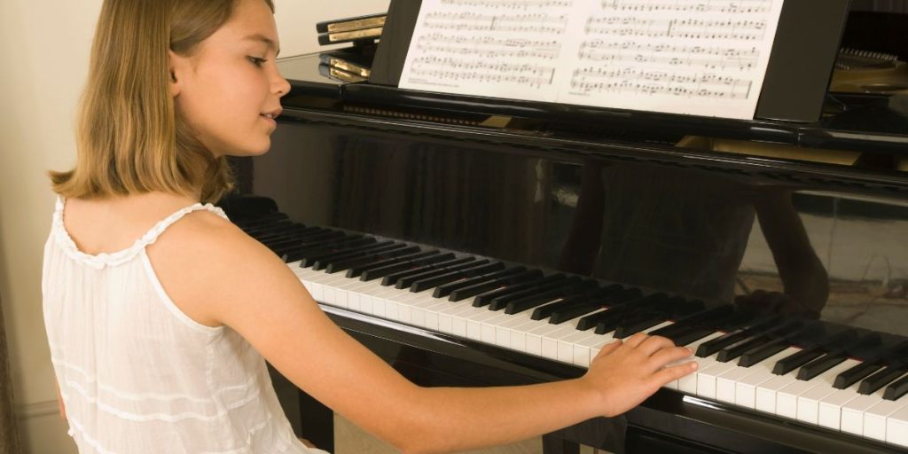 10 Iconic Movie Themes You Can Learn on Piano