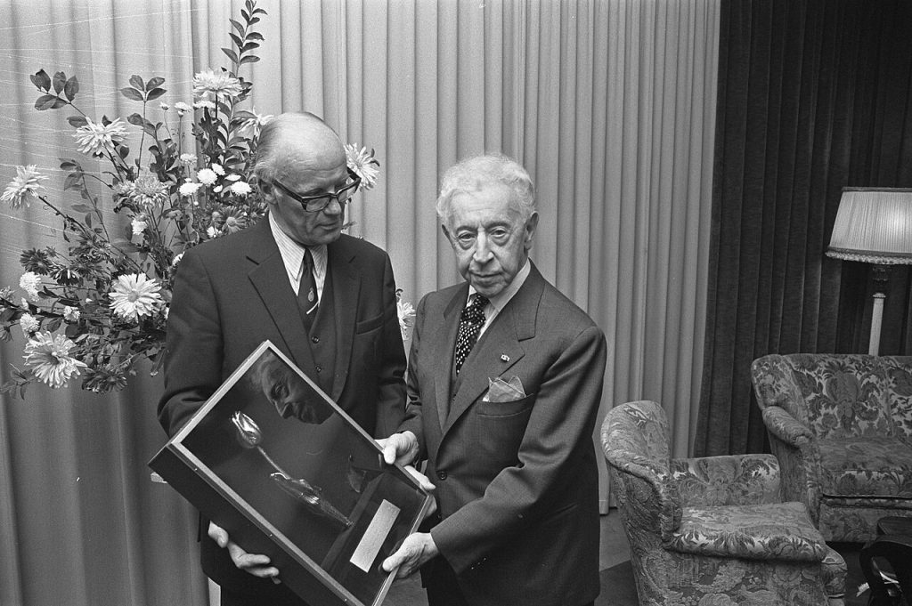 Arthur Rubinstein receiving a golden tulip award from RCA in Amsterdam